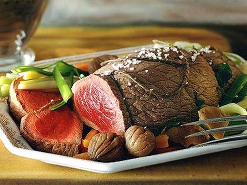 основа аргентинской кухни, ее самый главный продукт - говядина, наиболее популярным способом приготовления, которой являются запекание в духовке или жарка на гриле основа аргентинской кухни, ее самый главный продукт - говядина, наиболее популярным способом приготовления, которой являются запекание в духовке или жарка на гриле