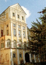 Центральная часть дворца Центральная часть дворца