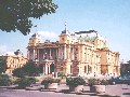 На площади маршала Тито находится необарочное здание Национального театра На площади маршала Тито находится необарочное здание Национального театра