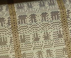 Он позволял автоматически получать сложные тканые рисунки, которые кодировались в перфокартах. Он позволял автоматически получать сложные тканые рисунки, которые кодировались в перфокартах.