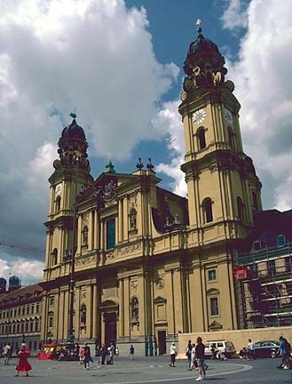 Церковь Theatinerkirche Церковь Theatinerkirche