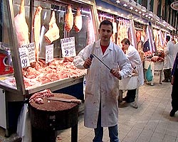 Крытый павильон над мясными рядами был построен здесь еще в 1880 году Крытый павильон над мясными рядами был построен здесь еще в 1880 году