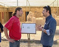 Быть моим гидом я попросил историка Андреаса Тзобанакиса. Быть моим гидом я попросил историка Андреаса Тзобанакиса.