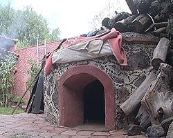 Индейская баня — это не русская, не финская сауна и даже не турецкий хамаам. Индейская баня — это не русская, не финская сауна и даже не турецкий хамаам.
