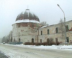 Первым каменным зданием в Архангельске стал Гостиный двор Первым каменным зданием в Архангельске стал Гостиный двор