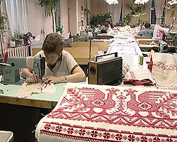Есть в Архангельске и другое уникальное предприятие — «Беломорские узоры», где сохраняются и развиваются народные ремесла Есть в Архангельске и другое уникальное предприятие — «Беломорские узоры», где сохраняются и развиваются народные ремесла