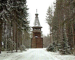 Рядом с церковью — самый старый памятник музея, колокольня XVI века. Рядом с церковью — самый старый памятник музея, колокольня XVI века.