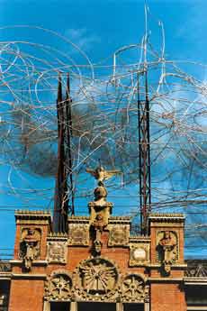 Fundacio Antoni Tapies — музей и центр изучения современного искусства. Основан испанским художником Антони Таписом Fundacio Antoni Tapies — музей и центр изучения современного искусства. Основан испанским художником Антони Таписом