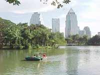 Lumphini Park - самый крупный парк, расположенный в деловом и торговом центре города Lumphini Park - самый крупный парк, расположенный в деловом и торговом центре города