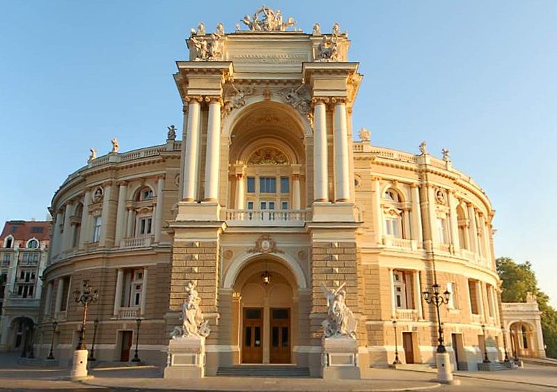 Главный портик Одесской Оперы