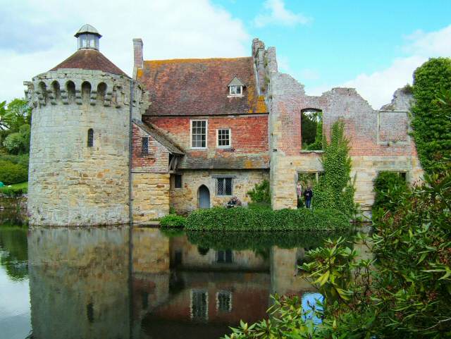 Замок Скотни (Scotney Castle)