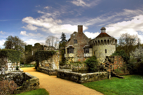 Замок Скотни (Scotney Castle)