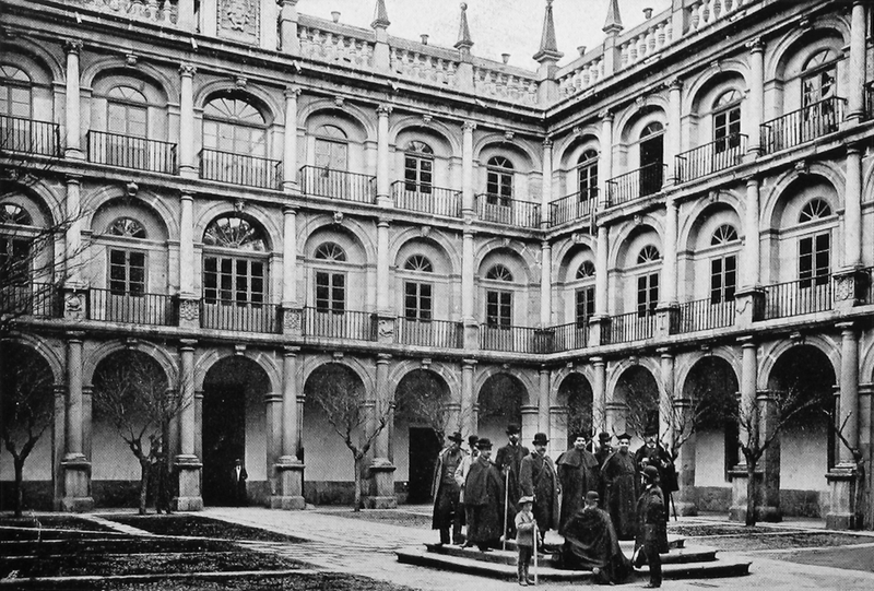 Courtyard of Santo Tomás de Villanueva (University of Alcalá)