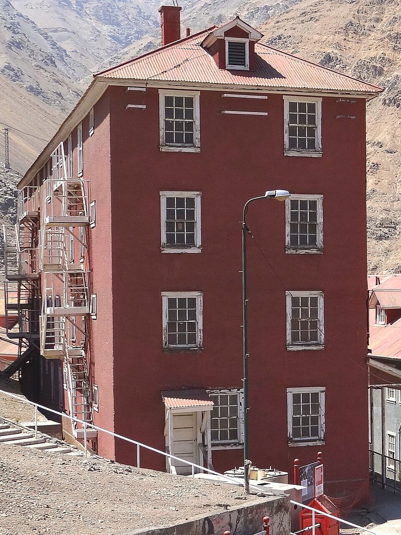 EDNI-041 Senior employees residential building