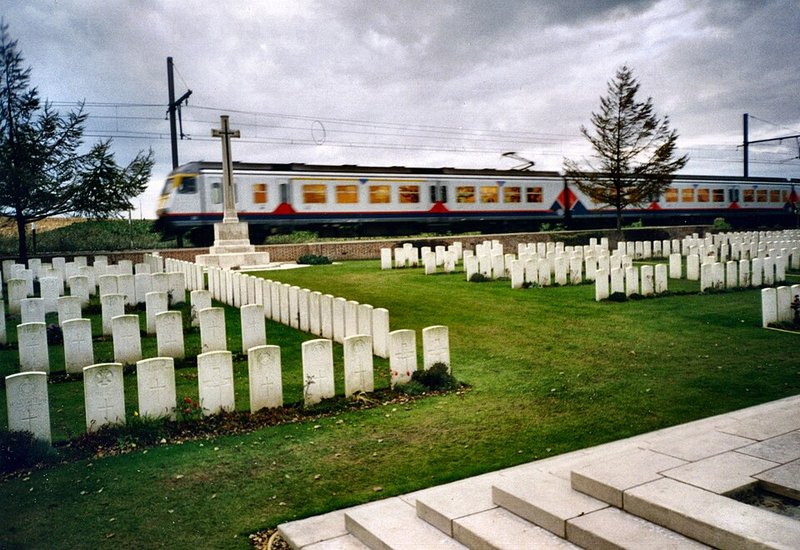 Larch Wood (Railway Cutting) Cemetery