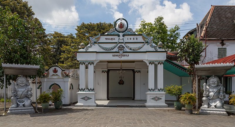 The Cosmological Axis of Yogyakarta and its Historic Landmarks