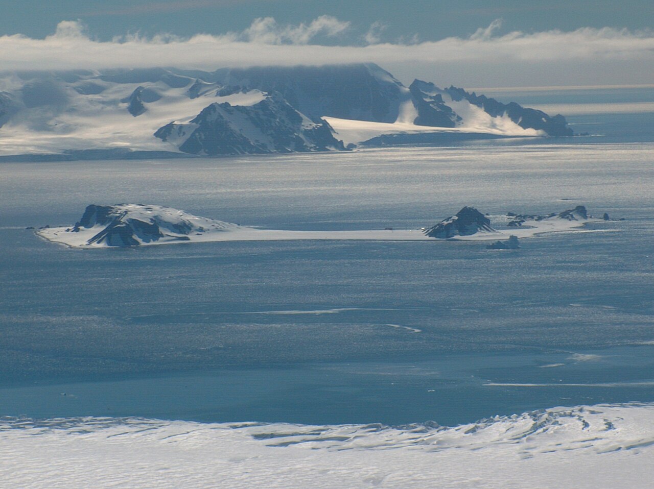 Half Moon Island (Antarctica)