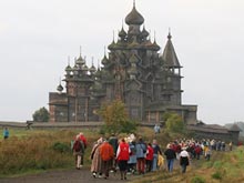 Глухую деревню \Коми Кижи\ будут спасать туристическим \десантом\