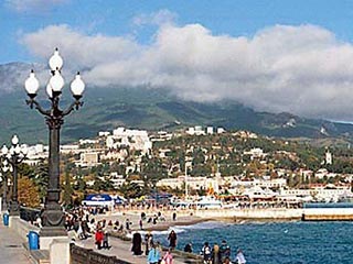 В Крыму туристы остаются только на неделю