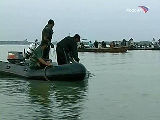 В Индии туристы, восхищенные дикими животными, перевернули лодку: минимум 41 погибший