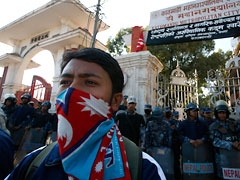 Непальские маоисты напугали туристов планом захватить аэропорт