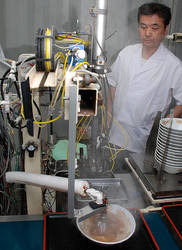 В японском ресторане клиентов обхаживает робот-повар