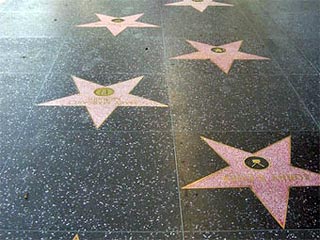 Голливудская \Аллея славы\ признана самой \заразной\ достопримечательностью мира