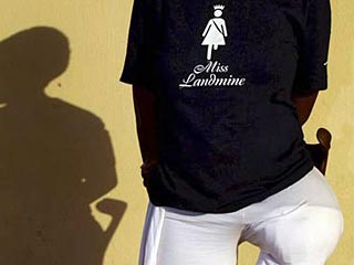 В Камбодже запретили конкурс красоты \Мисс противопехотная мина\