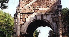 В Риме рухнула часть древней стены