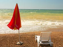 Британцев на пляжах отличает стеснительность и зависть к чужим мускулам