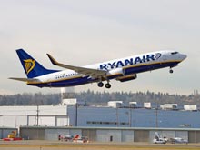Ryanair частично заменит стюардесс автоматами для продажи продуктов