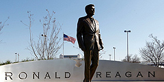 В вашингтонском аэропорту открыт памятник Рональду Рейгану