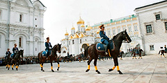 Возобновляются церемонии развода караулов в Московском Кремле