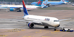 Самолет Delta опаздывает с вылетом из Москвы на 30 часов