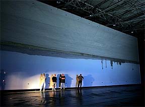 Ангар морпехов стал фотокамерой