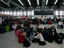 Туристам, у которых срывается отдых из-за извержения вулкана в Исландии, подыщут варианты