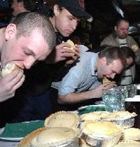 Участников британского чемпионата по поеданию пирогов проверили на допинг