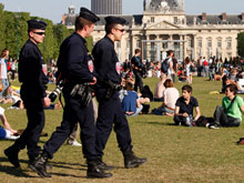 Во Франции туристам грозят штрафы за обнаженную грудь