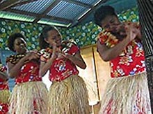 Мужчин на острове Фиджи обязали носить юбки