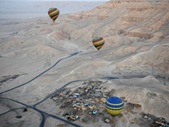 Туристам отвели 150 лет на порчу египетских гробниц