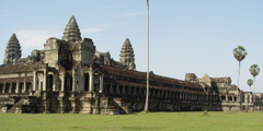 В Ангкор-Ват нельзя входить с собаками