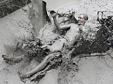 На курорте Порен в Южной Корее открылся 13-й ежегодный Фестиваль грязи (ФОТО)