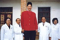 У самой высокой женщины в мире обнаружена опухоль гипофиза