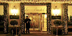 Le Bristol назван лучшим отелем Парижа