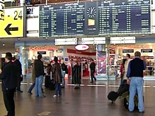 В авиакомпаниях царит хаос: за новостями россиян \посылают в интернет\