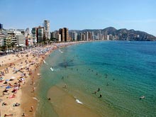 Испанию наводнили миллионы скупых и бедных туристов