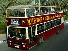 В Абу-Даби проводят экскурсии на автобусах с открытым верхом