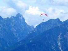 В Индии спасен российский парапланерист