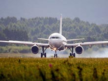 Возвращаясь из Крыма, пьяный уралец принял лайнер за автобус и покалечил стюарда