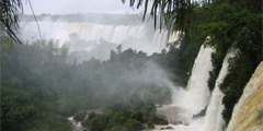 Рекордное число туристов посетило водопады Игуасу в январе